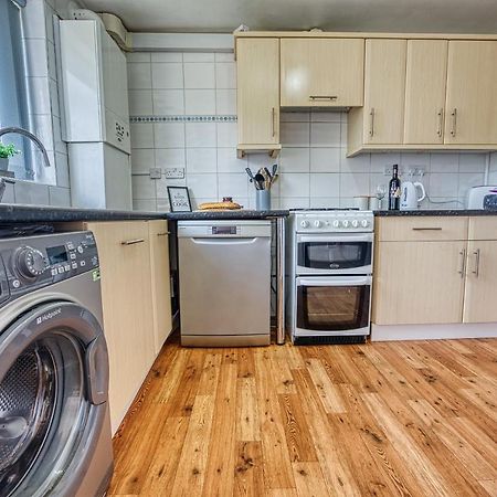 Cosy 3 Bed Apartment In Southam, Sleeps 6 Саутам Экстерьер фото
